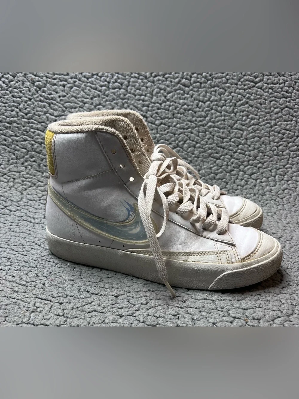 Vintage Nike Blazer Mid '77 GS Girls Size 4.5 Y White And Blue